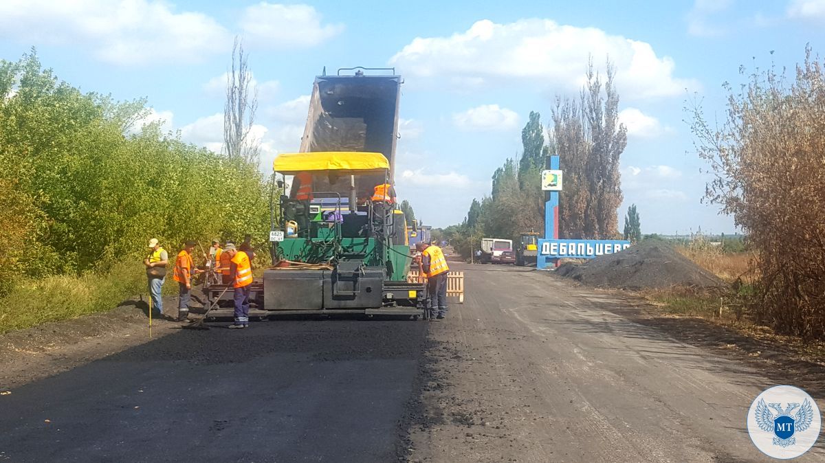 Минтранс ДНР проводит ремонтные работы на автодороге «Знаменка – Луганск – Изварино»