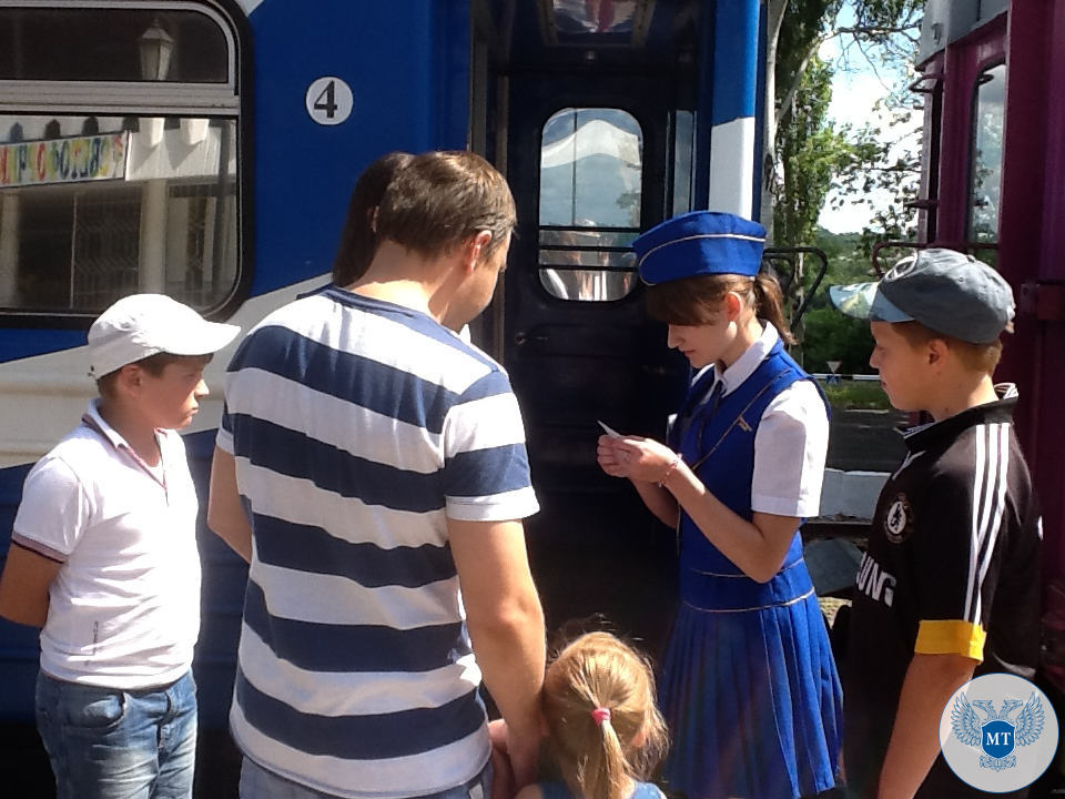  Юные железнодорожники из Дебальцево прошли практику на Донецкой детской железной дороге