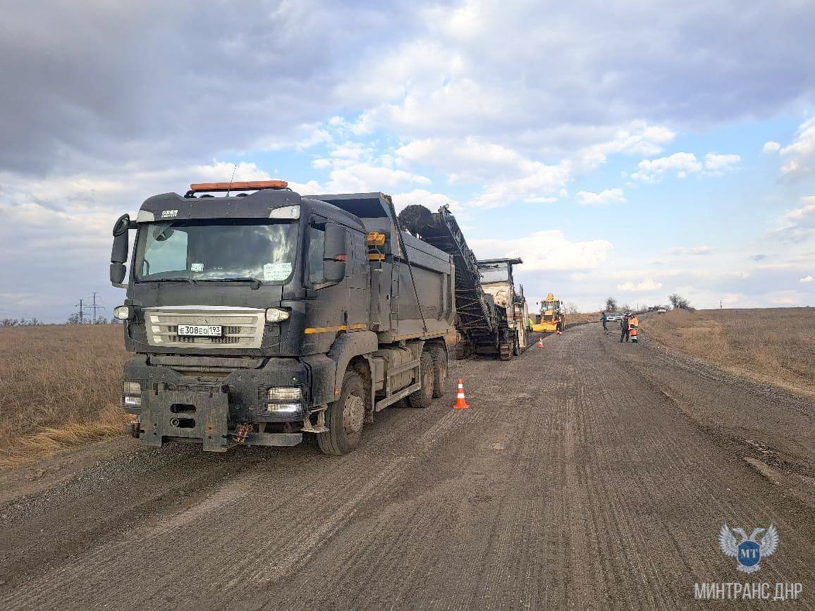 Продолжается восстановление автомобильной дороги межмуниципального значения «Светлодарск – Мироновка – /на Попасную/»