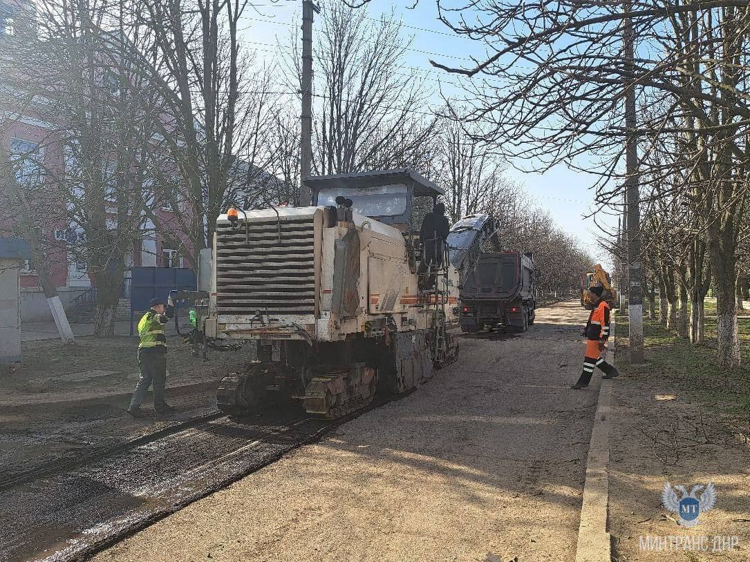 Продолжается восстановление автомобильной дороги межмуниципального значения «Светлодарск – Мироновка – /на Попасную/»