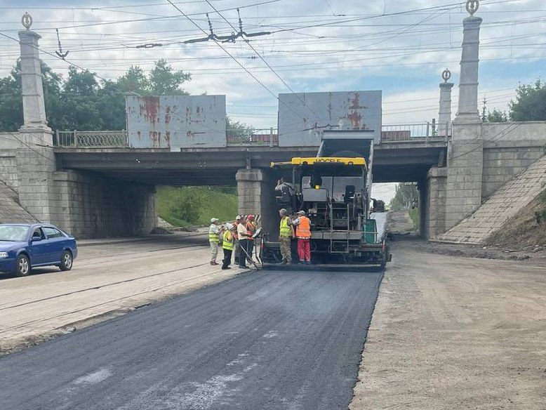 В Горловке дорожники приступили к укладке асфальтобетона по проспекту Ленина