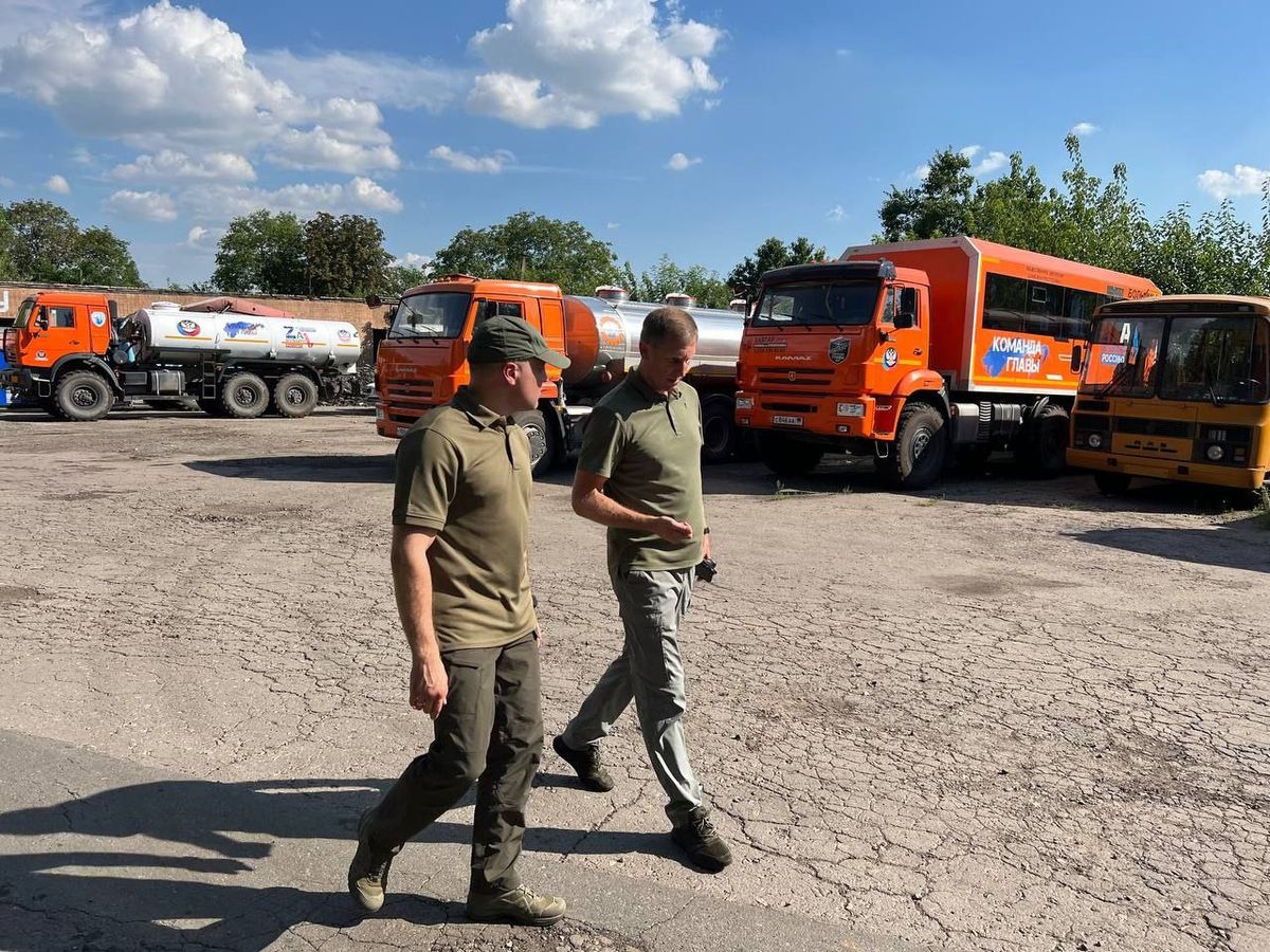 Владимир Тужилин обсудил с Главой Шахтерска вопросы восстановления городских дорог и организации транспортного сообщения 