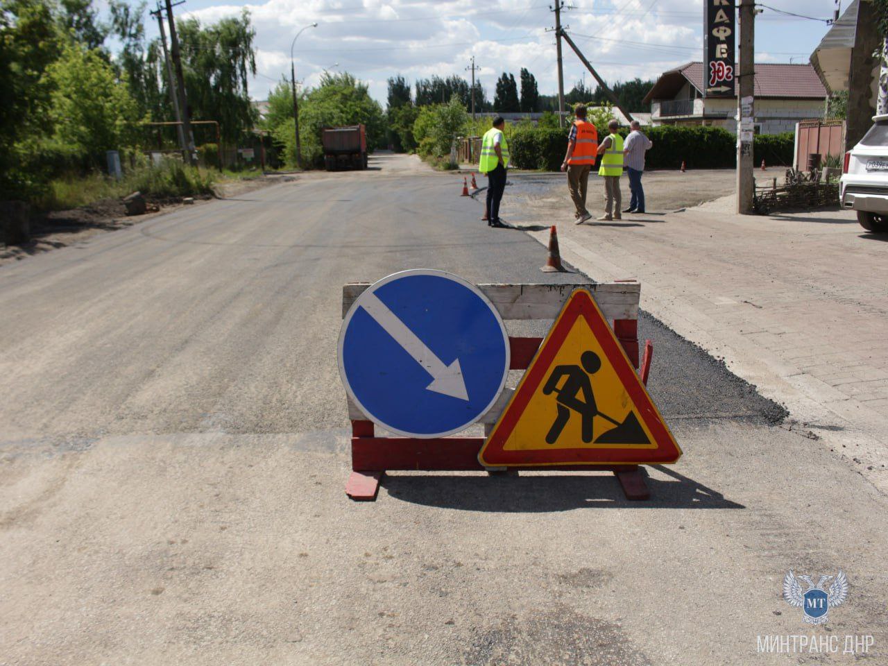 Полным ходом идут работы по восстановлению дорожного покрытия в направлении курортной Ялты