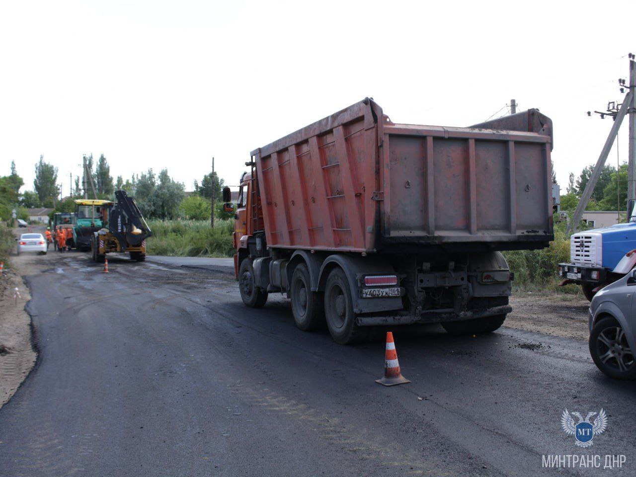 Полным ходом идут работы по восстановлению дорожного покрытия в направлении курортной Ялты