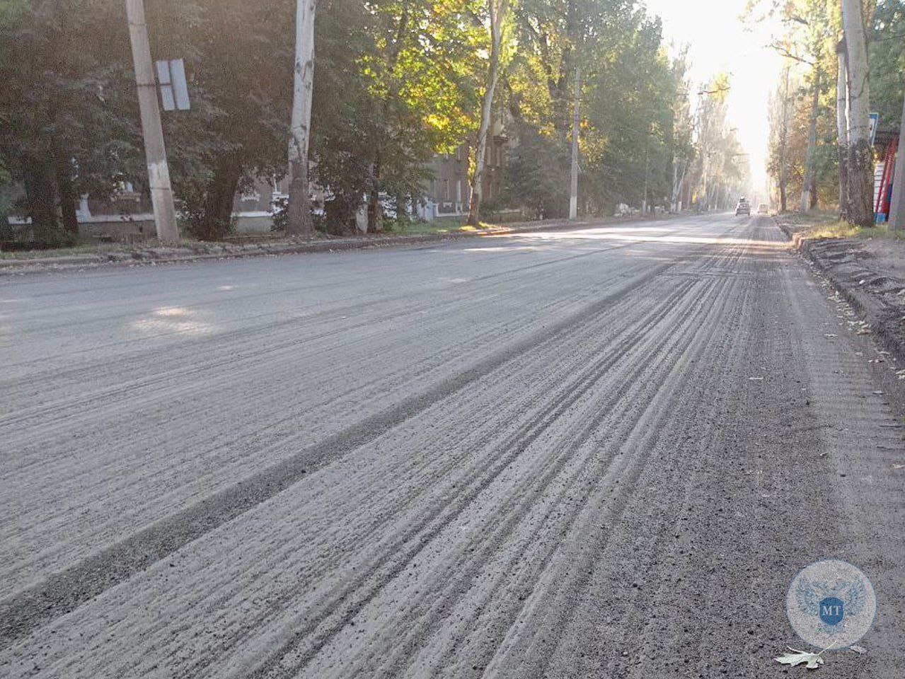 Продолжаются работы по ремонту центральных дорог Горловки