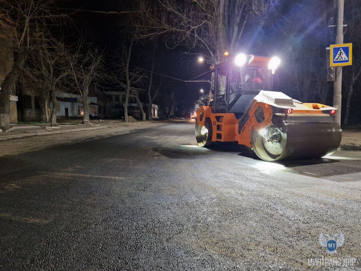 Восстановление дорог Макеевки выполняется в круглосуточном режиме