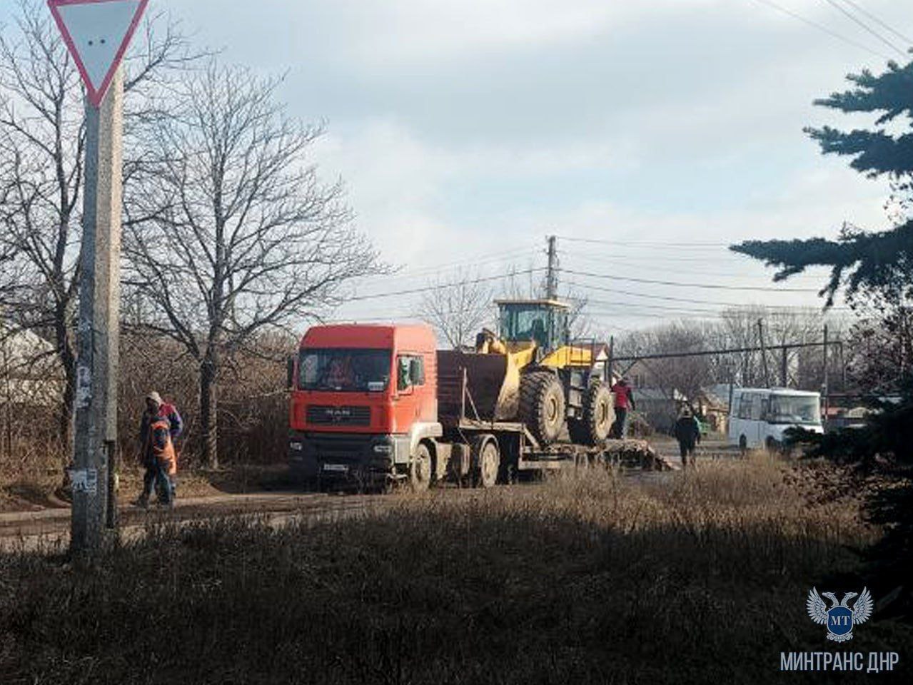 Дорожники приступили к восстановлению улиц Макеевки