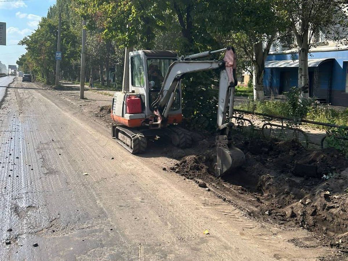 По проспекту Ленина в Горловке продолжаются работы по восстановлению дорожного полотна