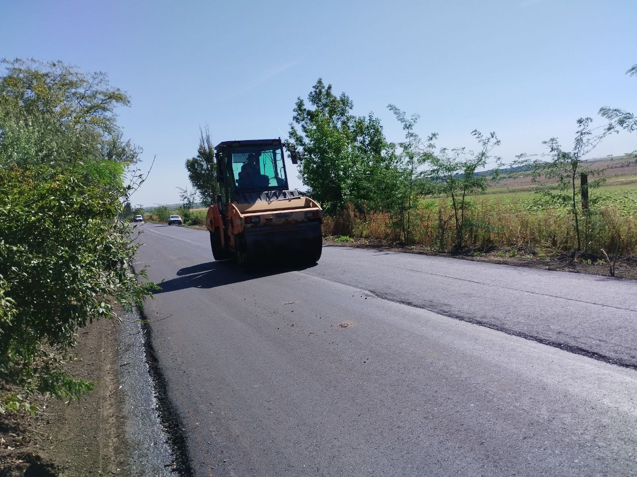 Продолжается ремонт автомобильной дороги 