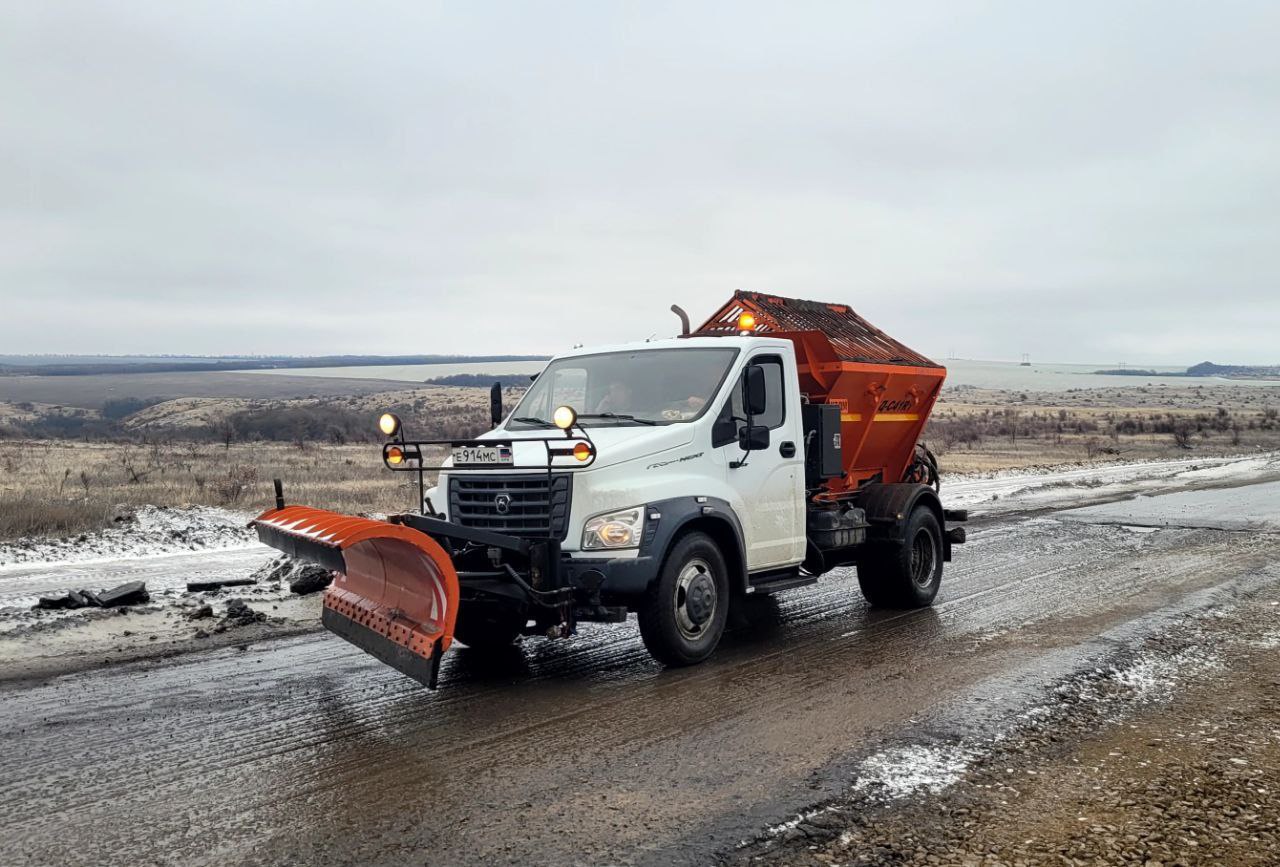 Минтранс ДНР: для оперативной обработки республиканских автодорог подрядчиком ведётся переоборудование дополнительной техники