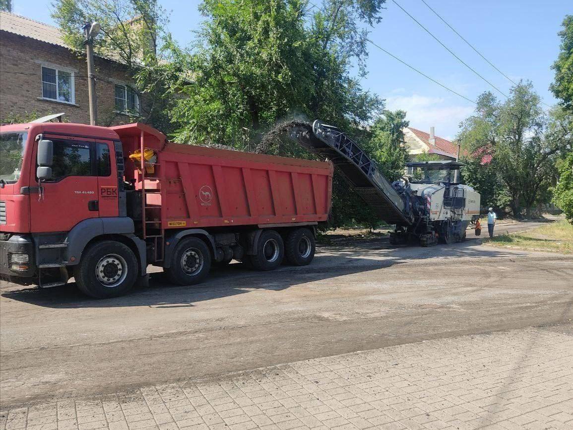 Нижегородские подрядчики приступили к ремонту дорожного полотна на улице Суворова в Харцызске 