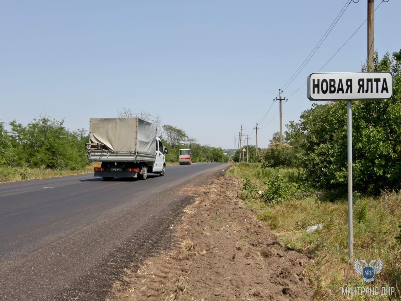 Завершаются работы по приведению в нормативное состояние участков автомобильных дорог в курортных поселках Новая Ялта и Юрьевка