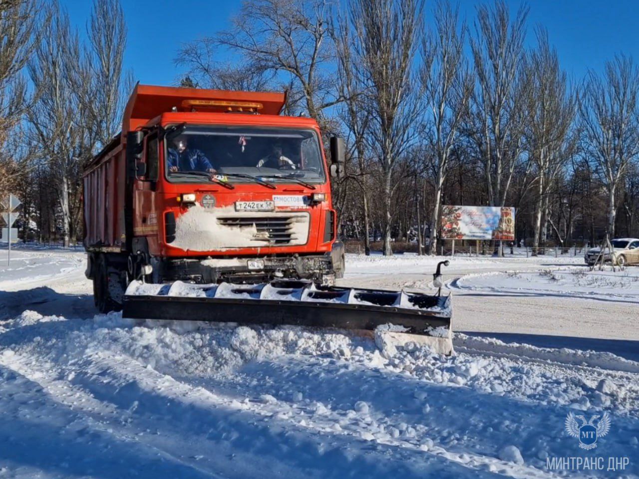 Более 1700 тонн посыпочных материалов было использовано за сутки при обработке республиканских дорог 