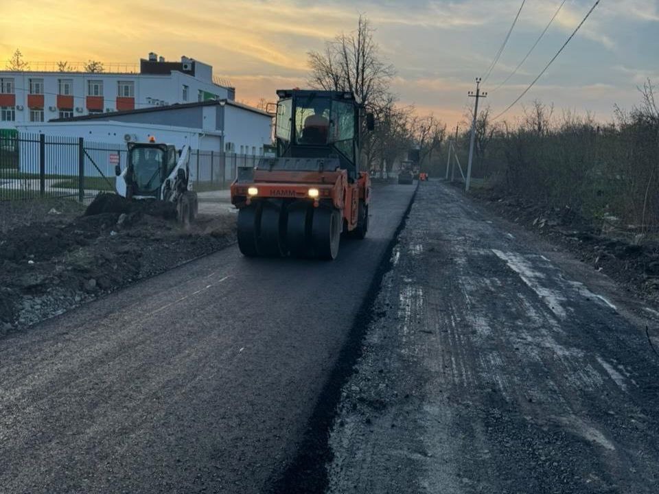 Ямал продолжает восстановление дорог в Волновахе