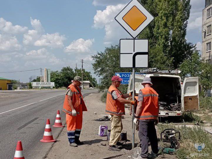 Дорожники под контролем ГКУ «Служба автомобильных дорог Донбасса» продолжают мероприятия по содержанию республиканских автодорог