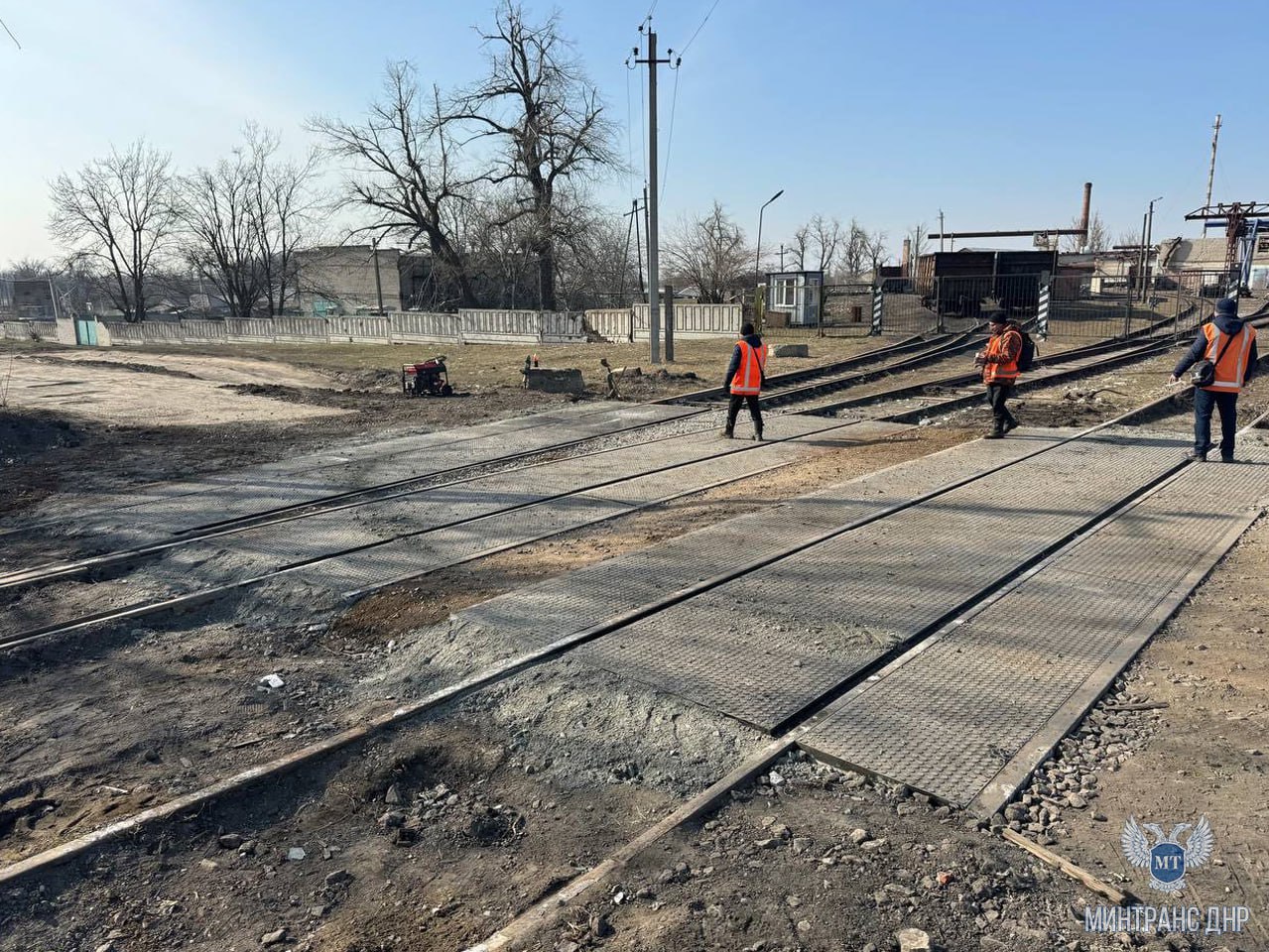 Благодаря шефской помощи Ямала в Волновахе восстанавливается технологический проезд для автомобильного транспорта