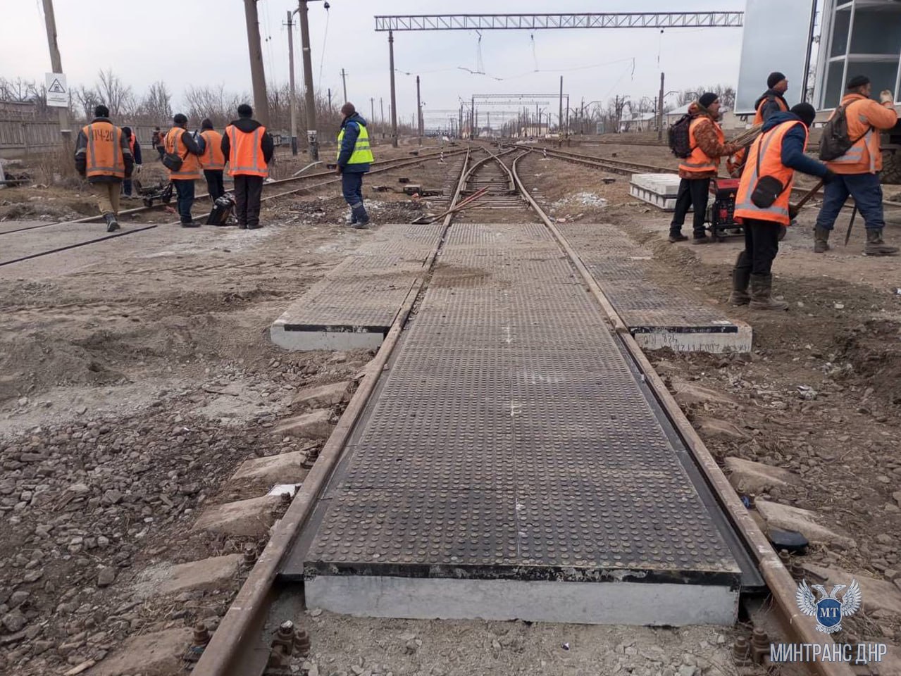 Благодаря шефской помощи Ямала в Волновахе восстанавливается технологический проезд для автомобильного транспорта