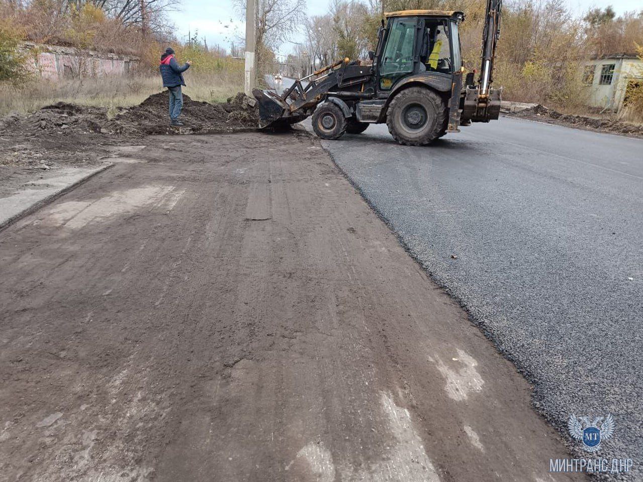 Дорожники продолжают асфальтирование улиц Горловки