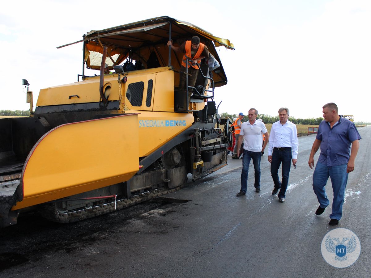 Работы по восстановлению покрытия участка автомобильной дороги Волноваха – Тельманово выполнены на 88%