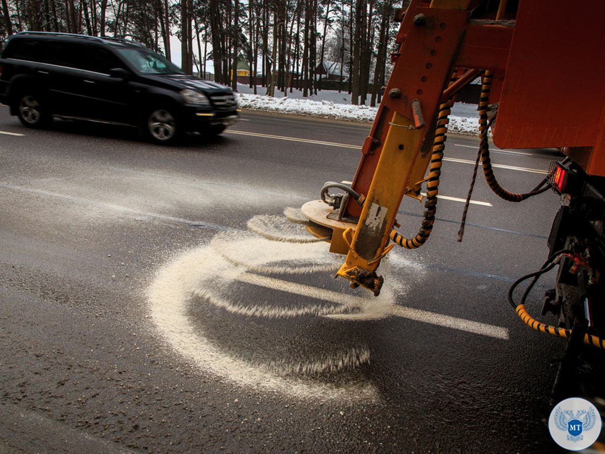 Свыше 7 млн. кв. м республиканских автодорог обработали противогололедными средствами специалисты ГП «Автодор» в выходные дни