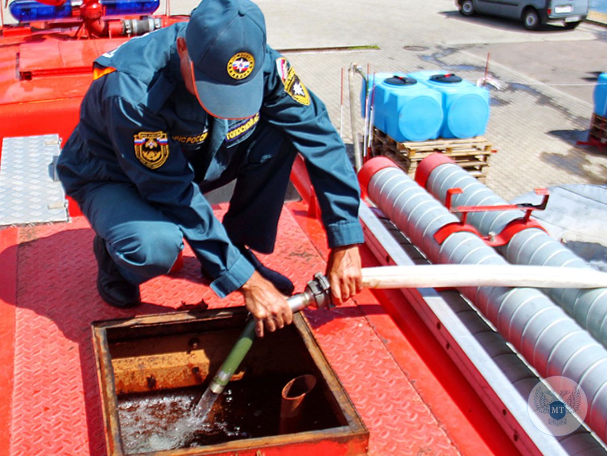 Для обеспечения доступа спецтехники МЧС к забору воды российские дорожники готовят площадку в районе Нижней Крынки