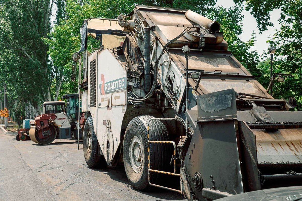 Дорожники уложили асфальтобетон на более 46 км улиц Мариуполя