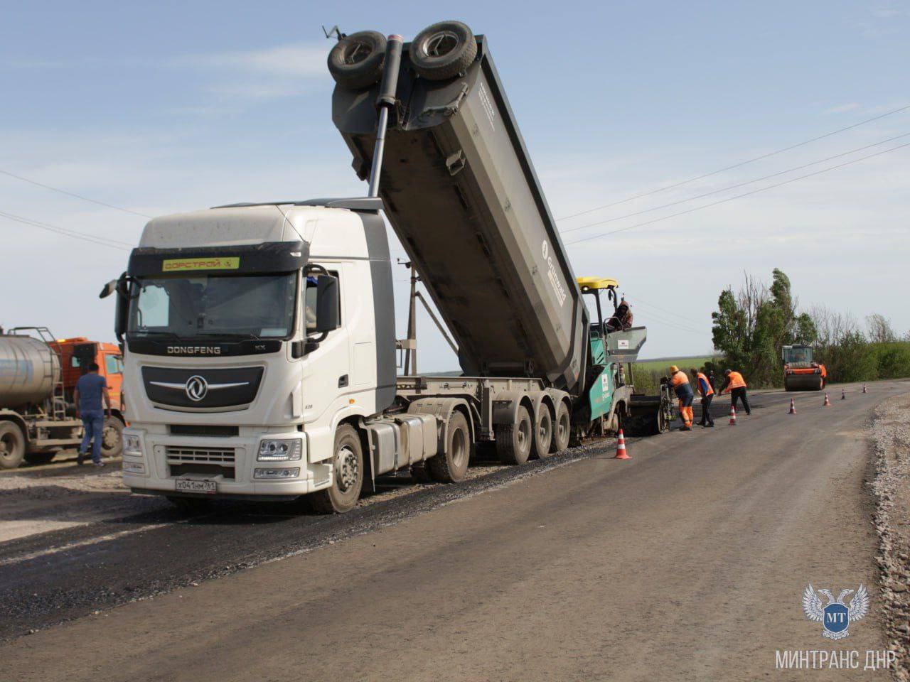 Продолжаются работы по приведению в нормативное состояние участков автомобильной дороги Донецк-Новоазовск-Седово