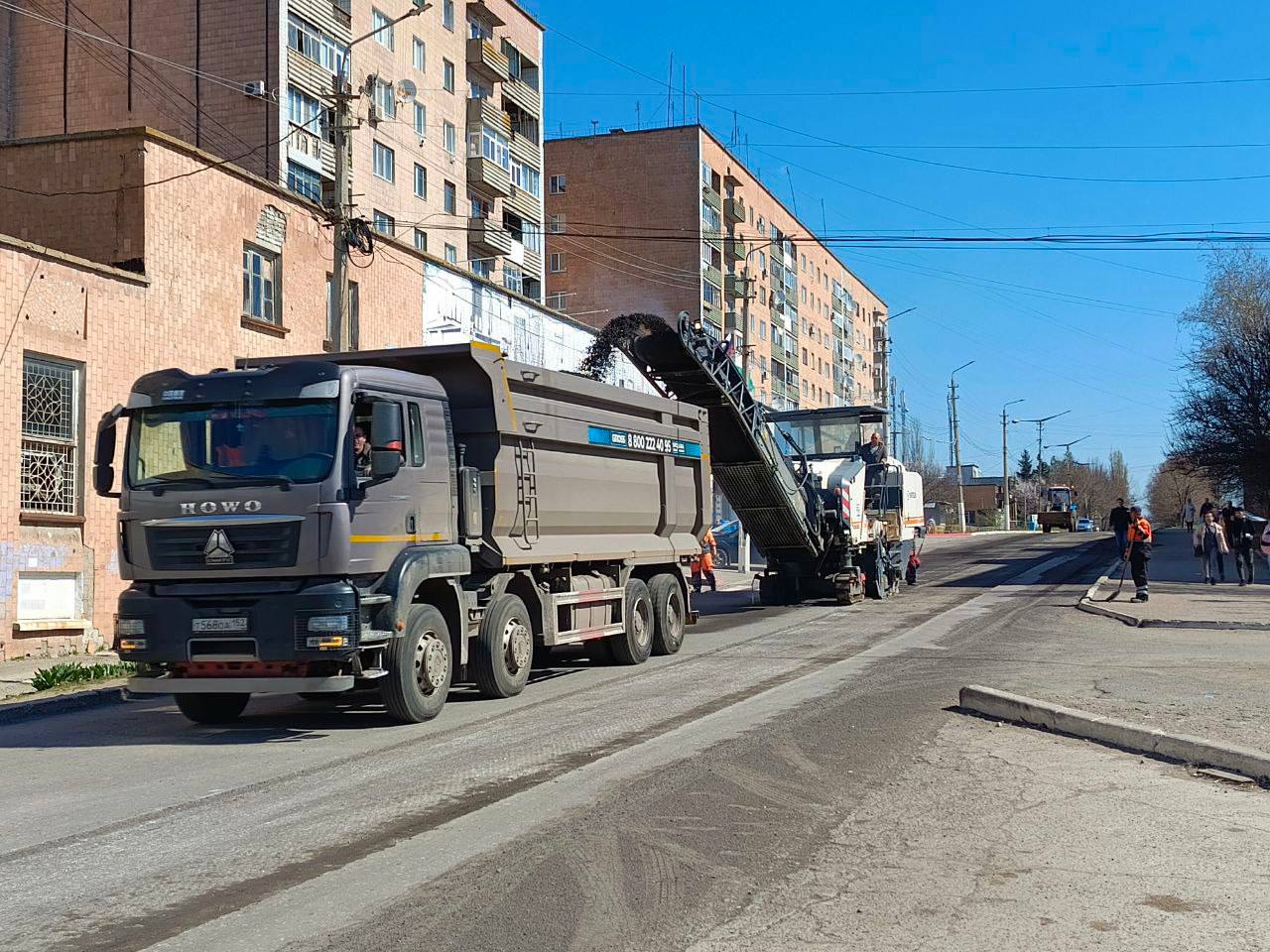 Нижегородские дорожники восстанавливают улицы Харцызска и Зугрэса