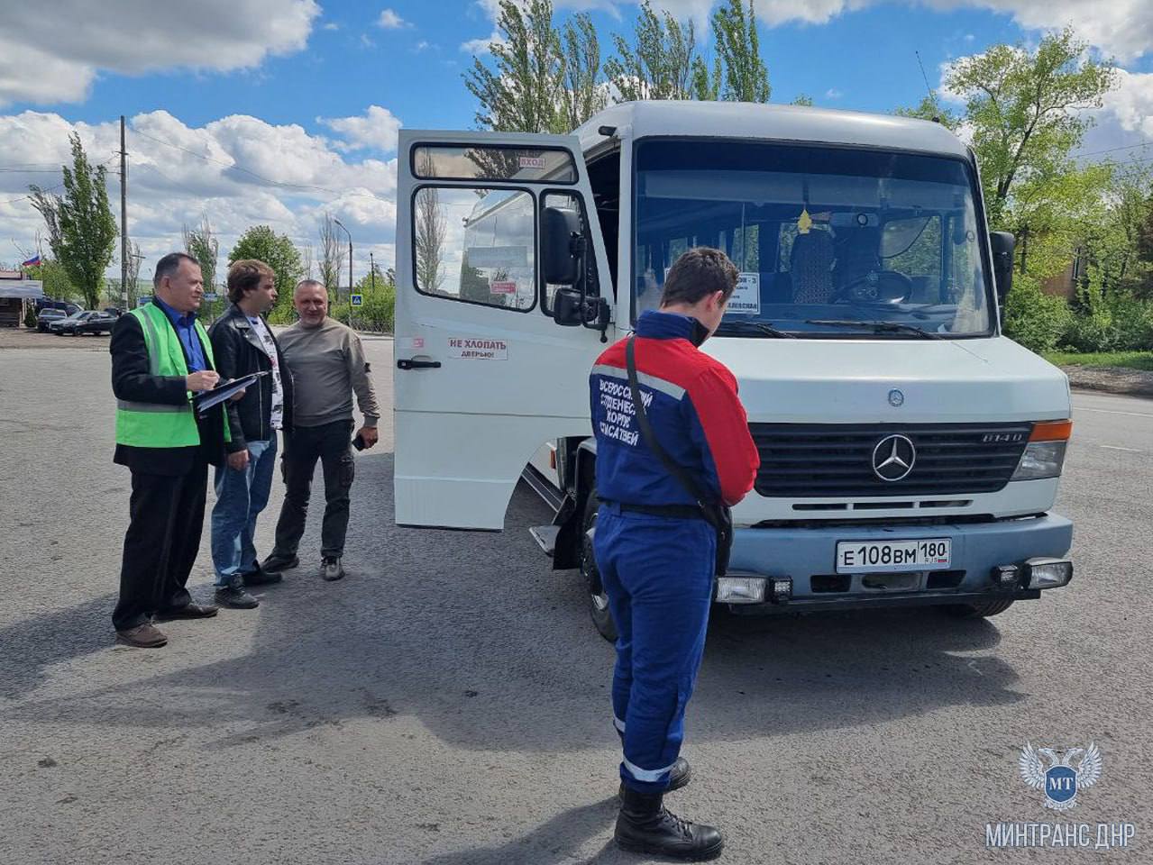 Специалисты Минтранса провели мониторинг санитарно-технического состояния городских маршрутов Тореза