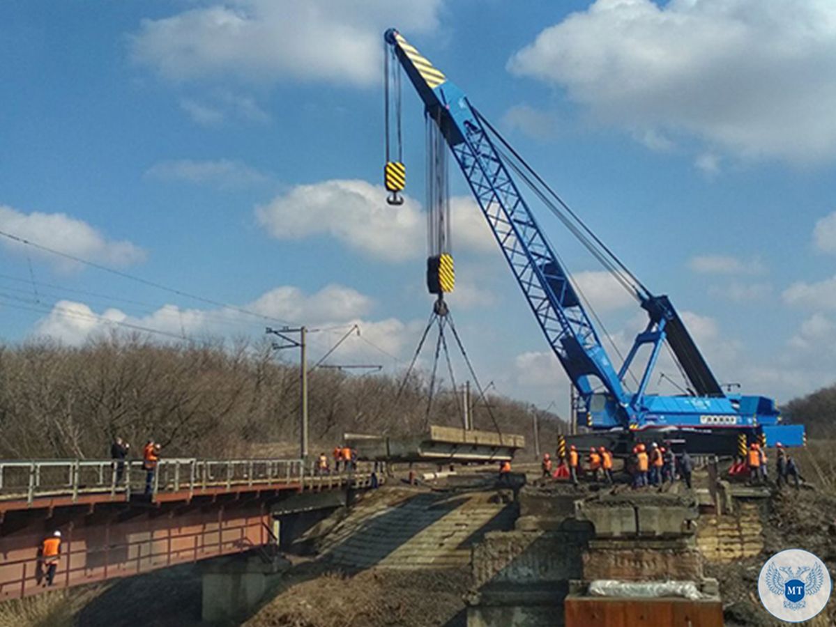 Донецкая железная дорога продолжает работы по восстановлению моста на перегоне Горловка-Пантелеймоновка