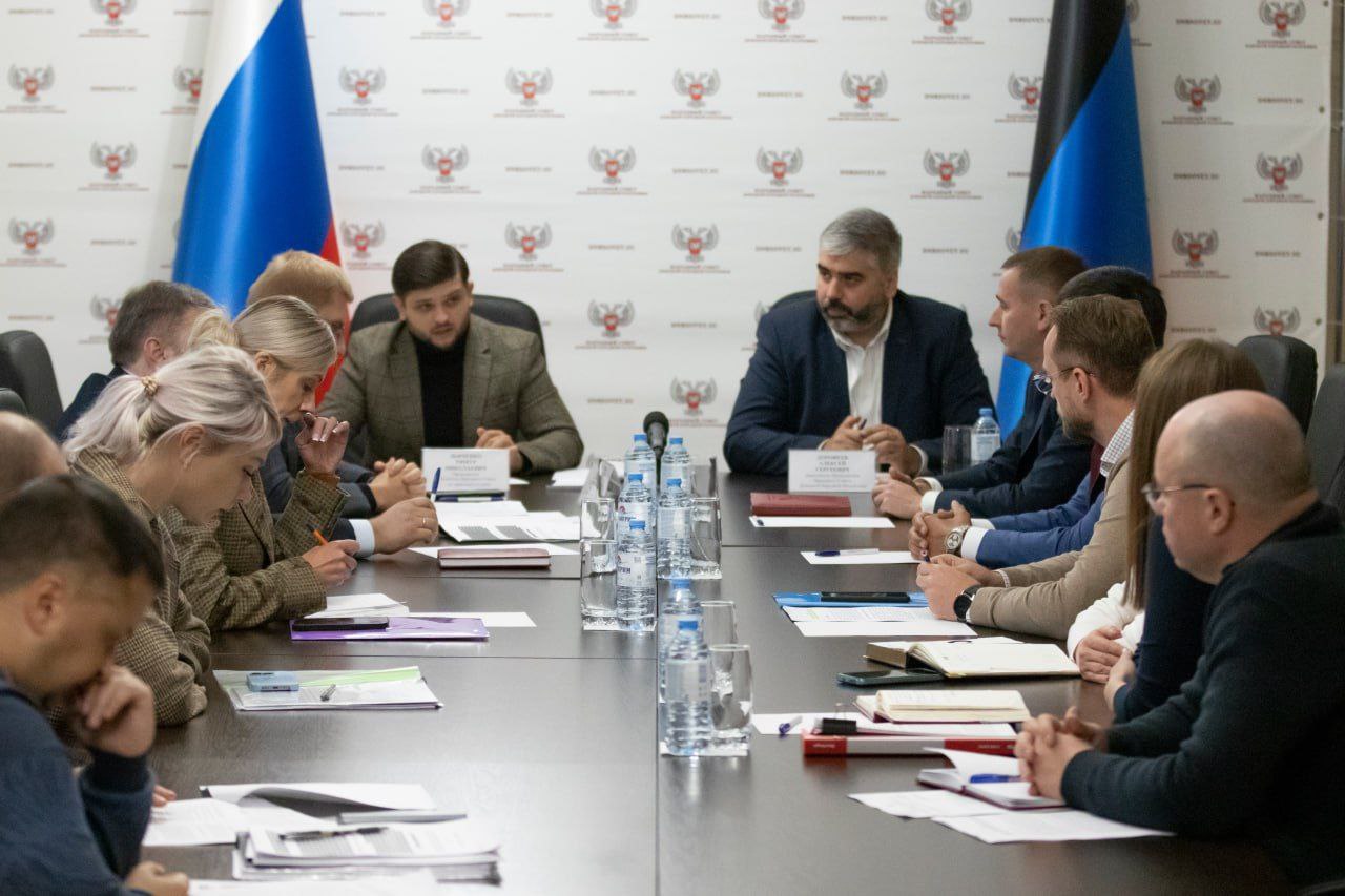 В Народном Совете обсудили проект Закона, регулирующего перевозочный процесс легковым такси 