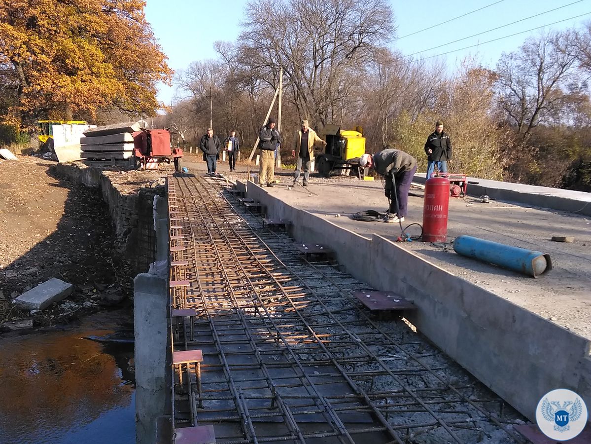 На контроле Министерства транспорта восстановление моста в Амвросиевском районе 