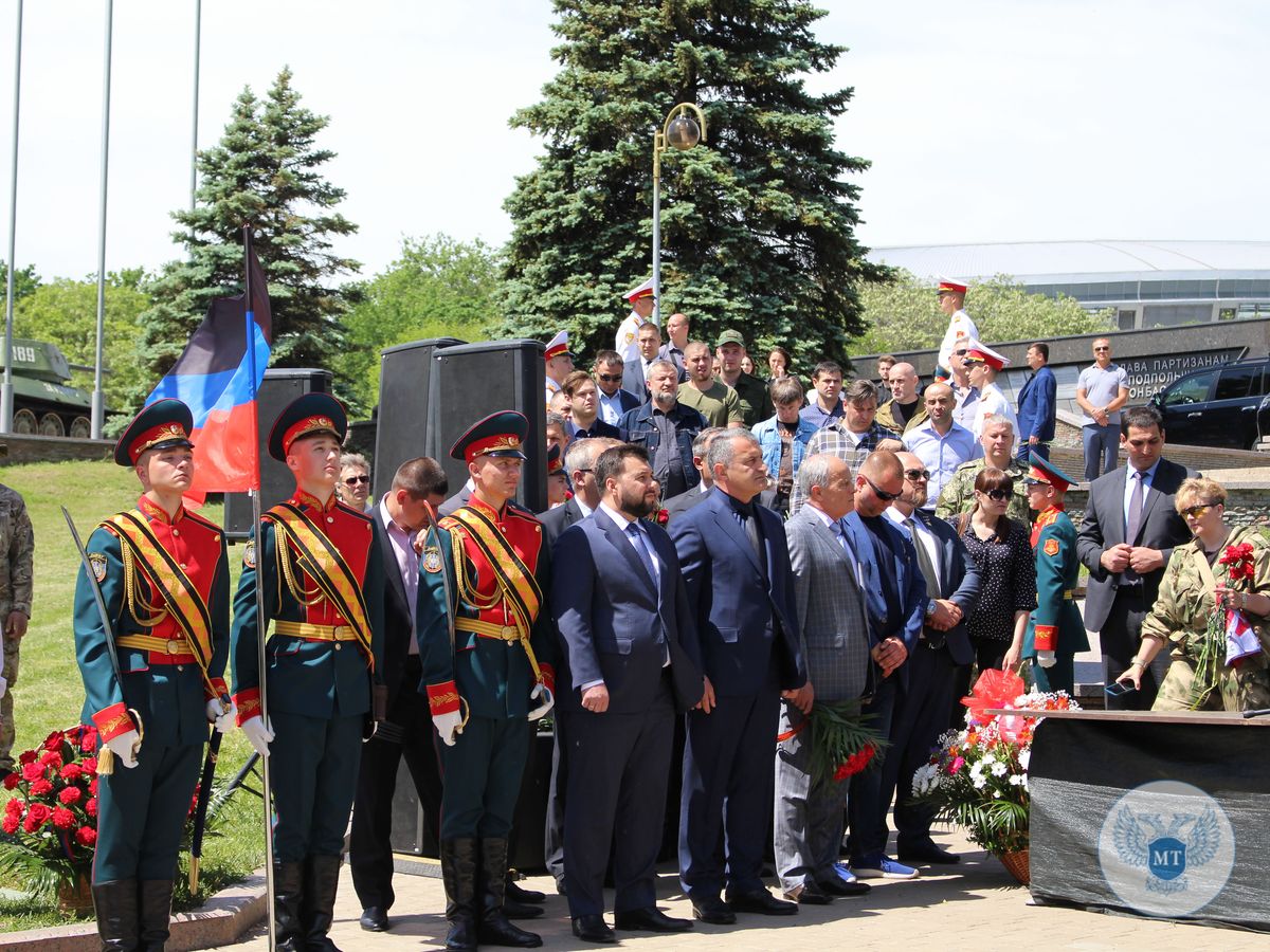 Дмитрий Подлипанов принял участие в торжественном открытии бюста Герою ДНР Олегу Мамиеву (фото)