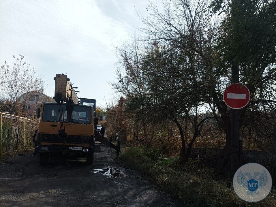 В Макеевке приступили к оперативному ремонту поврежденного мостового сооружения в пос. Калиново