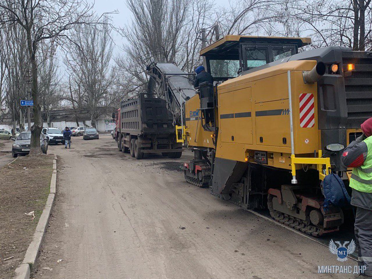 Еще на двух объектах Макеевки начались работы по восстановлению дорожного покрытия