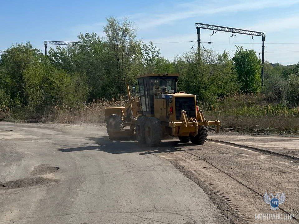 Продолжается восстановление улично-дорожной сети Докучаевска и Горловки