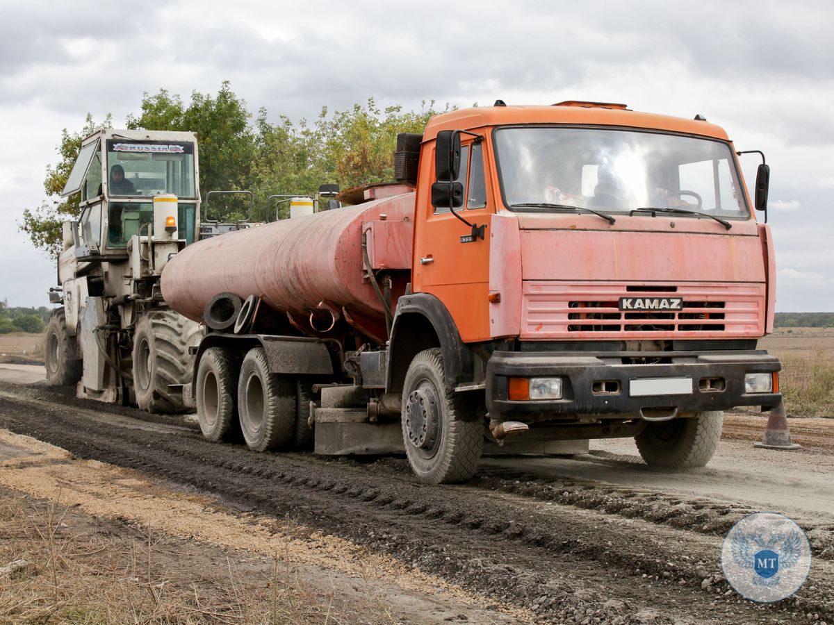 В ДНР восстанавливают дорогу с применением технологии ресайклинга (ФОТО, ВИДЕО)