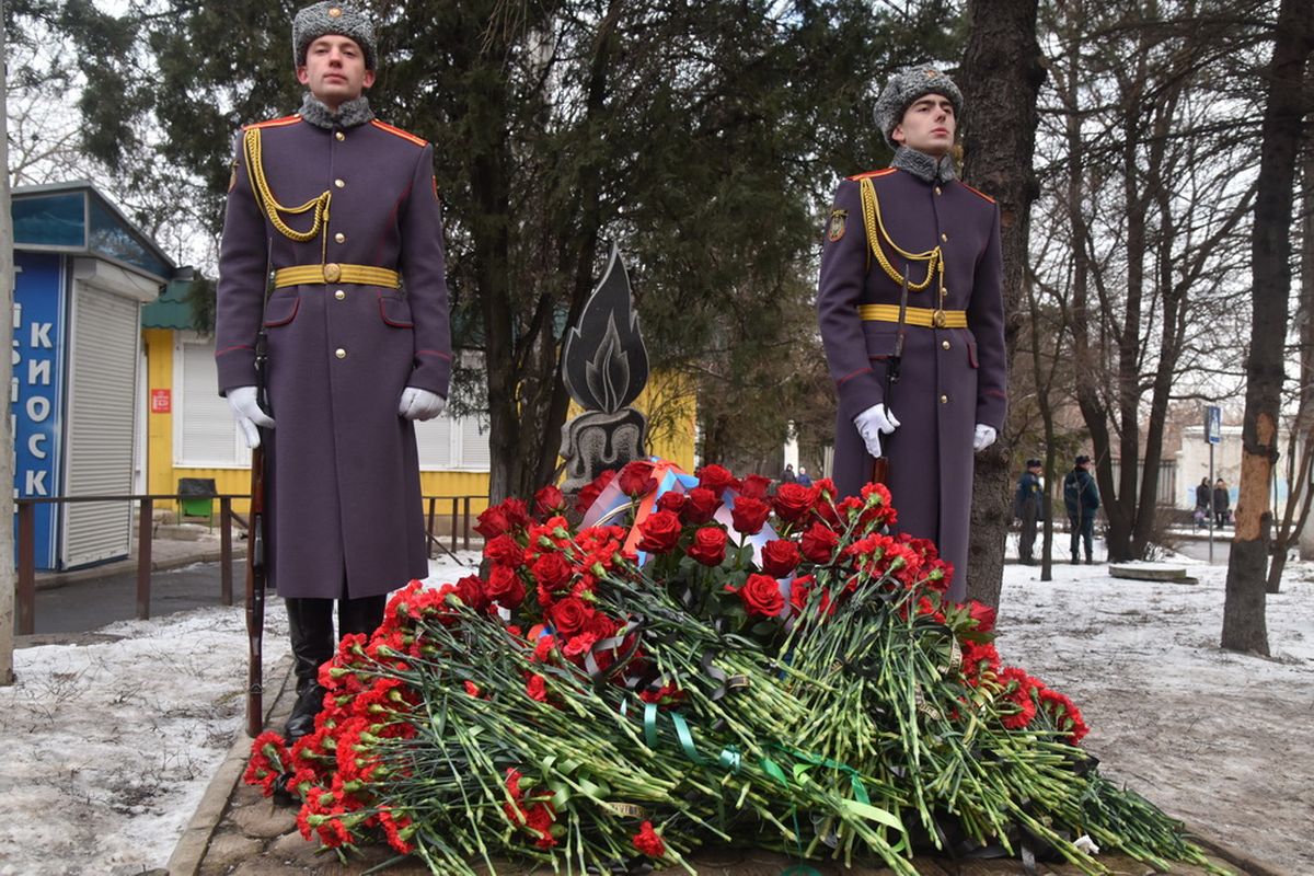 В седьмую годовщину трагедии на Боссе в Донецке состоялся траурный митинг 