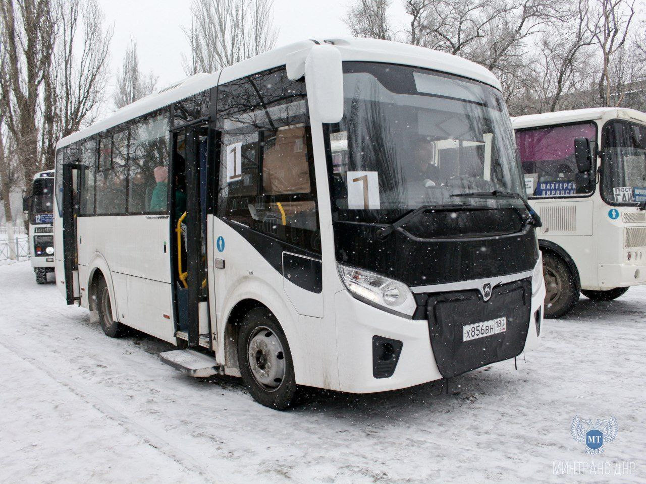 Новые автобусы вышли сегодня на маршруты в Шахтерске