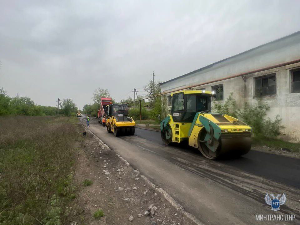 Работы по ремонту трёх улиц Докучаевска подходят к завершению