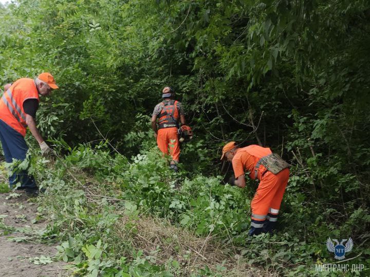 Дорожники под контролем ГКУ «Служба автомобильных дорог Донбасса» выполнили комплекс мероприятий по содержанию автодорог ДНР