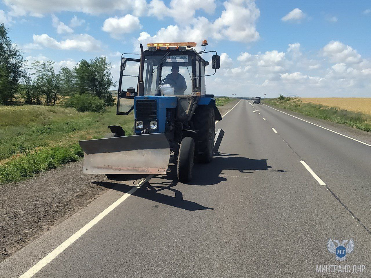 Дорожники под контролем ГКУ «Служба автомобильных дорог Донбасса» выполнили комплекс мероприятий по содержанию автодорог ДНР