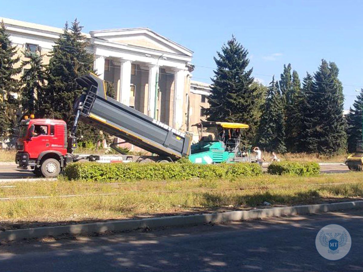 Продолжаются работы по ремонту дорожного полотна двух улиц Горловки