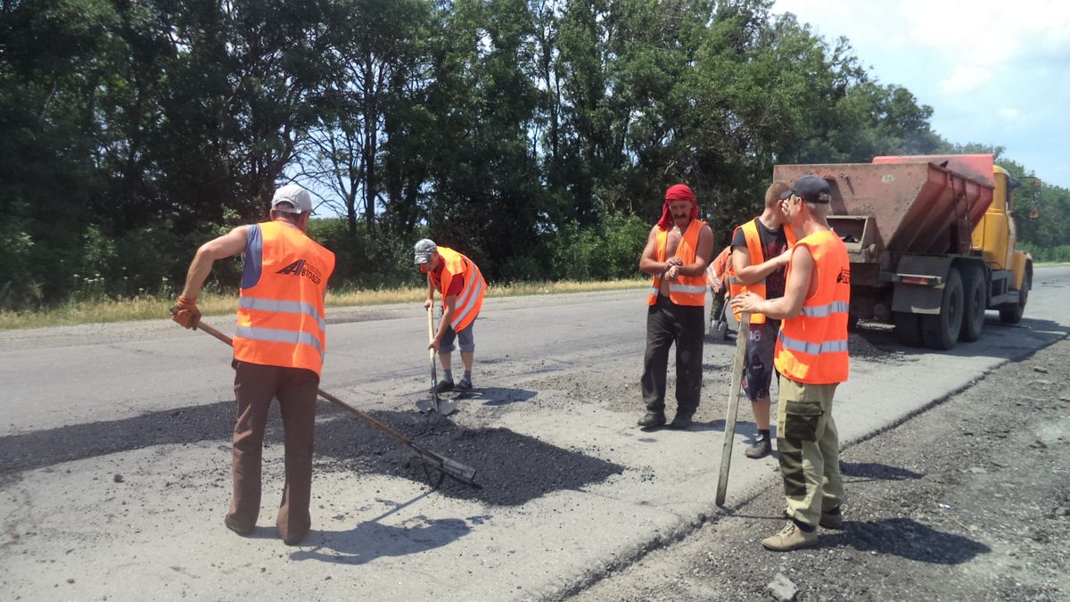 Специалисты ГП «Автодор» продолжили выполнение работ по эксплуатационному содержанию дорог общего пользования