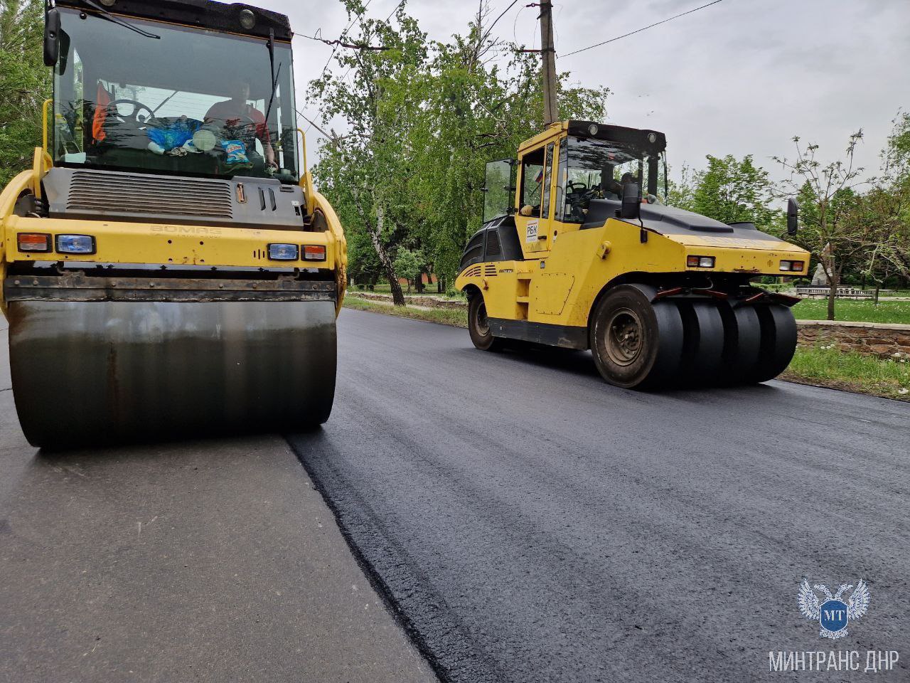 Дорожный сезон в разгаре - в городах Республики ударными темпами идёт восстановление сети муниципальных дорог