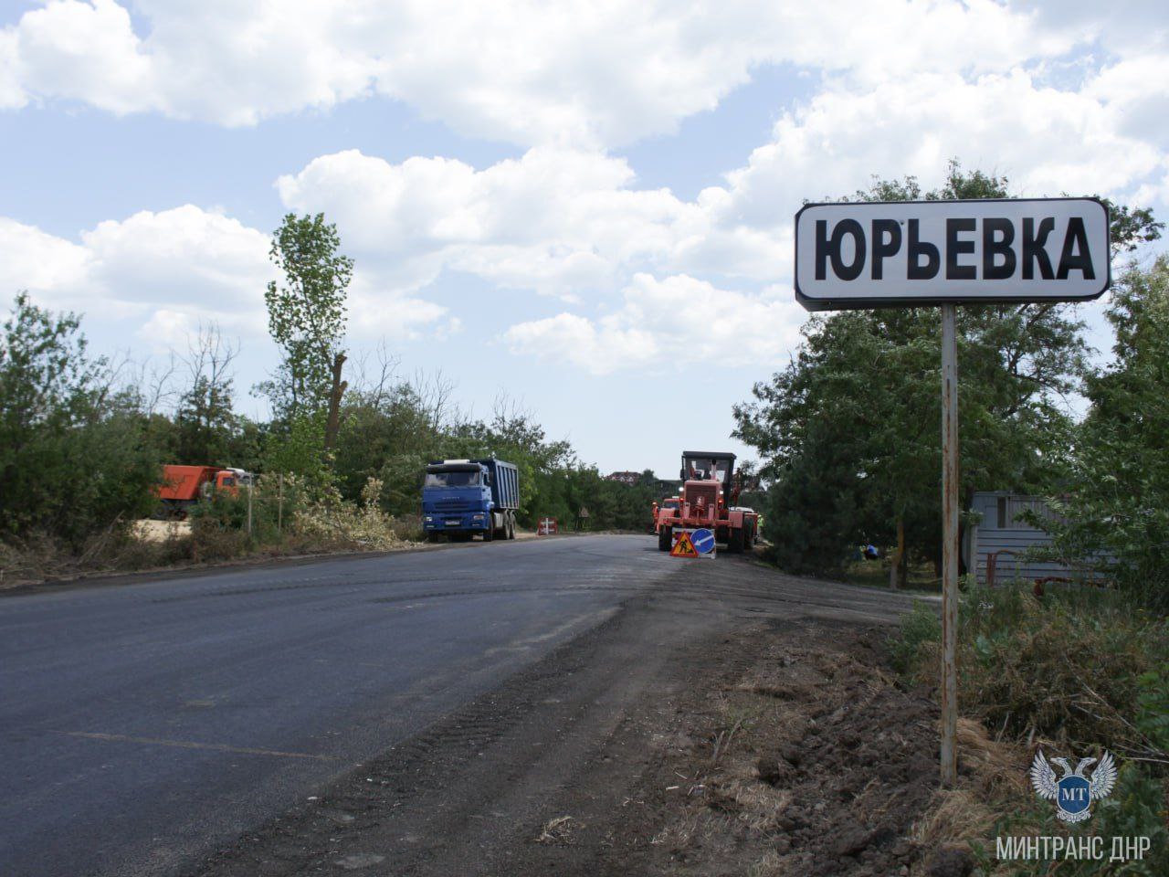 Дорожники приступили к приведению в нормативное состояние участка межмуниципальной автомобильной дороги Мариуполь-Урзуф