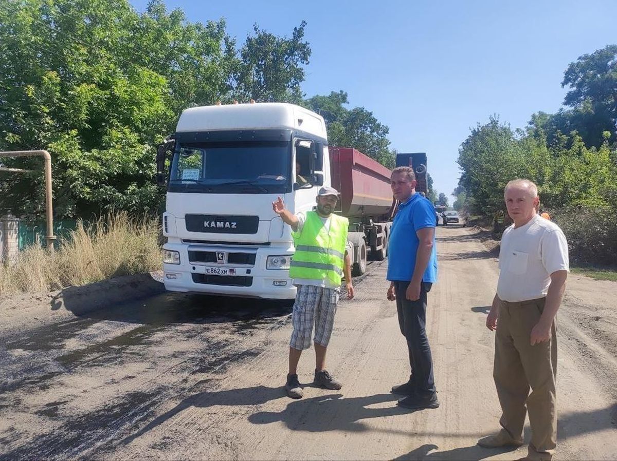 Специалисты Владимирской области продолжают ремонт дорог в Докучаевске