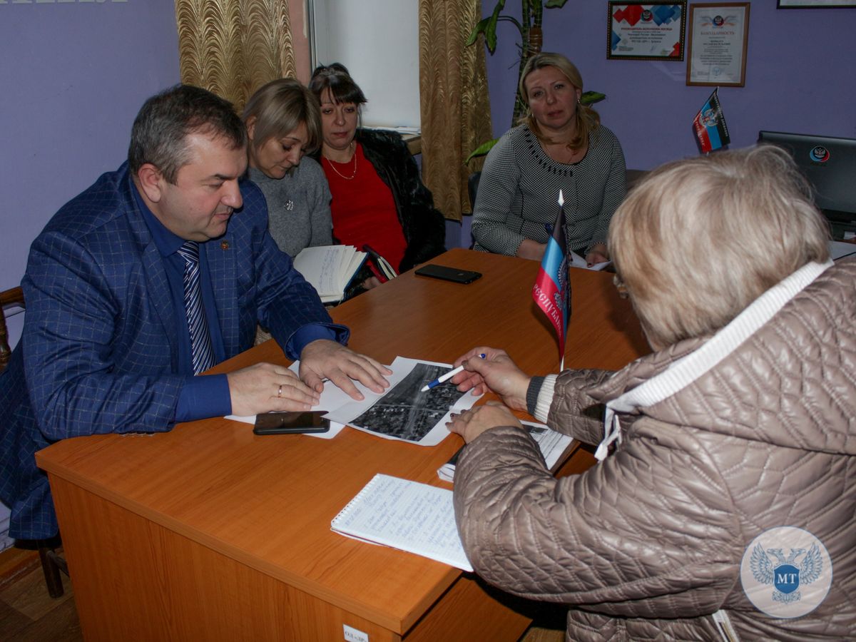 Андрей Дубров провел прием граждан в Зугрэсе