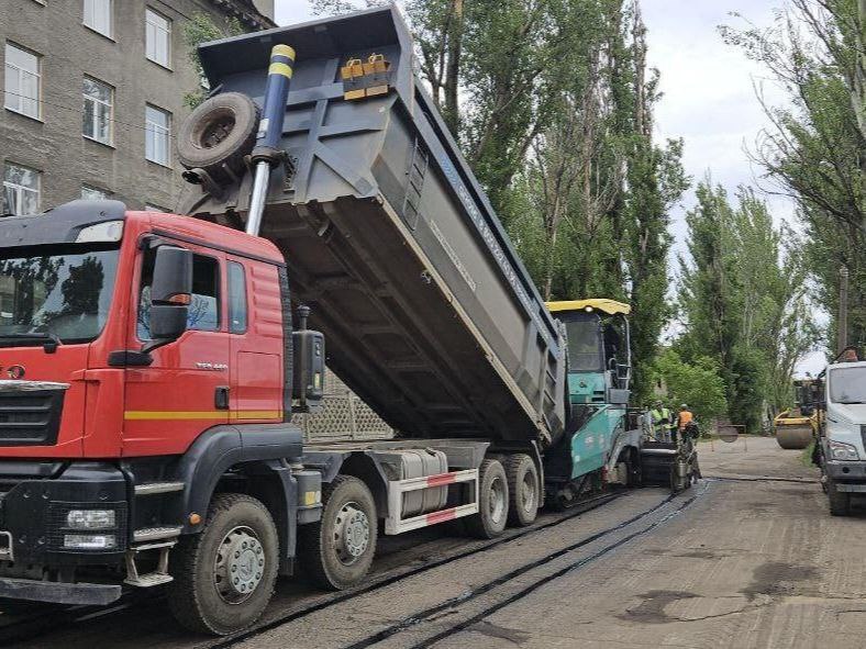 Челябинская область продолжает восстанавливать дороги в Ясиноватой 