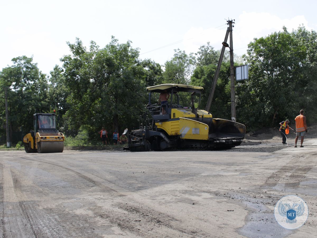 Дорожники приступили к восстановлению участка автомобильной дороги общего пользования в районе села Дмитровка в Шахтерском районе 